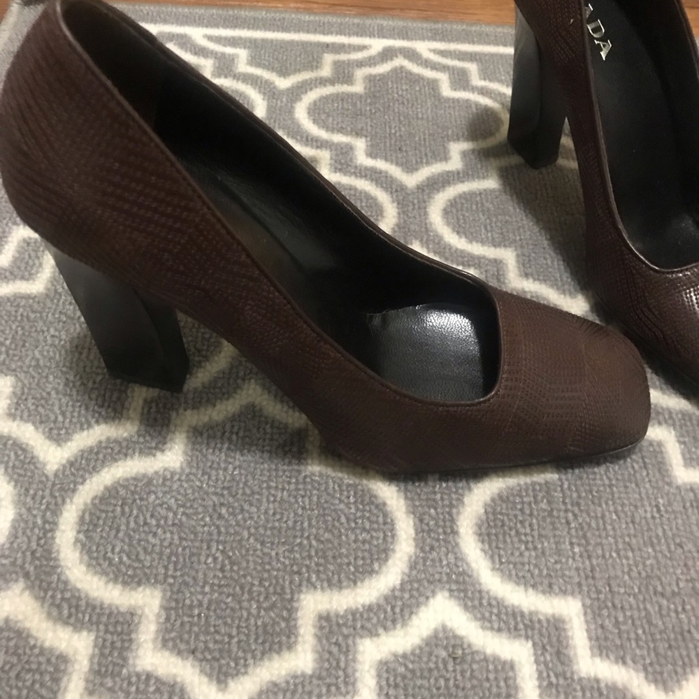 Prada - Picture 2 of 6